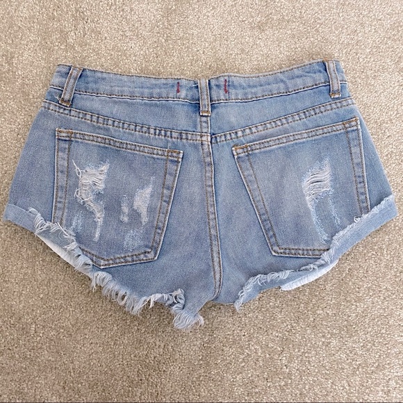 ✖️SOLD✖️ SIGNATURE8 Distressed Cut Off Shorts - Picture 2 of 6